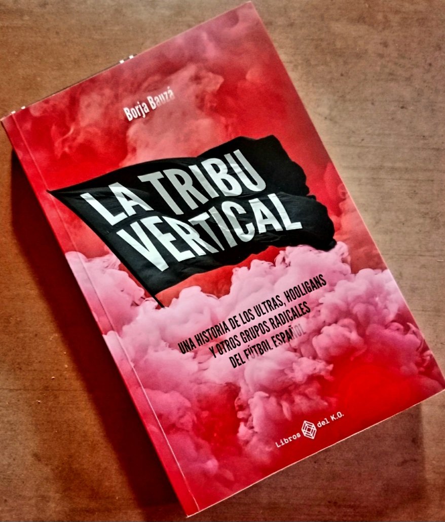 Re - Read. El libro "La Tribu Vertical" es una radiografía sociológica,  cultural y política de un fenómeno de masas: los Ultras. Borja Bauzá escribe un libro entretenido y plagado de anécdotas. Lectura veraniega. <a href="/albertdepaco/">Pepe Albert de Paco</a> <a href="/alter_ivan/">Ivan</a> <a href="/J_m_t_g_/">Jaime Bcn</a> <a href="/iranaragorn/">david ia</a> #Libros #ultras