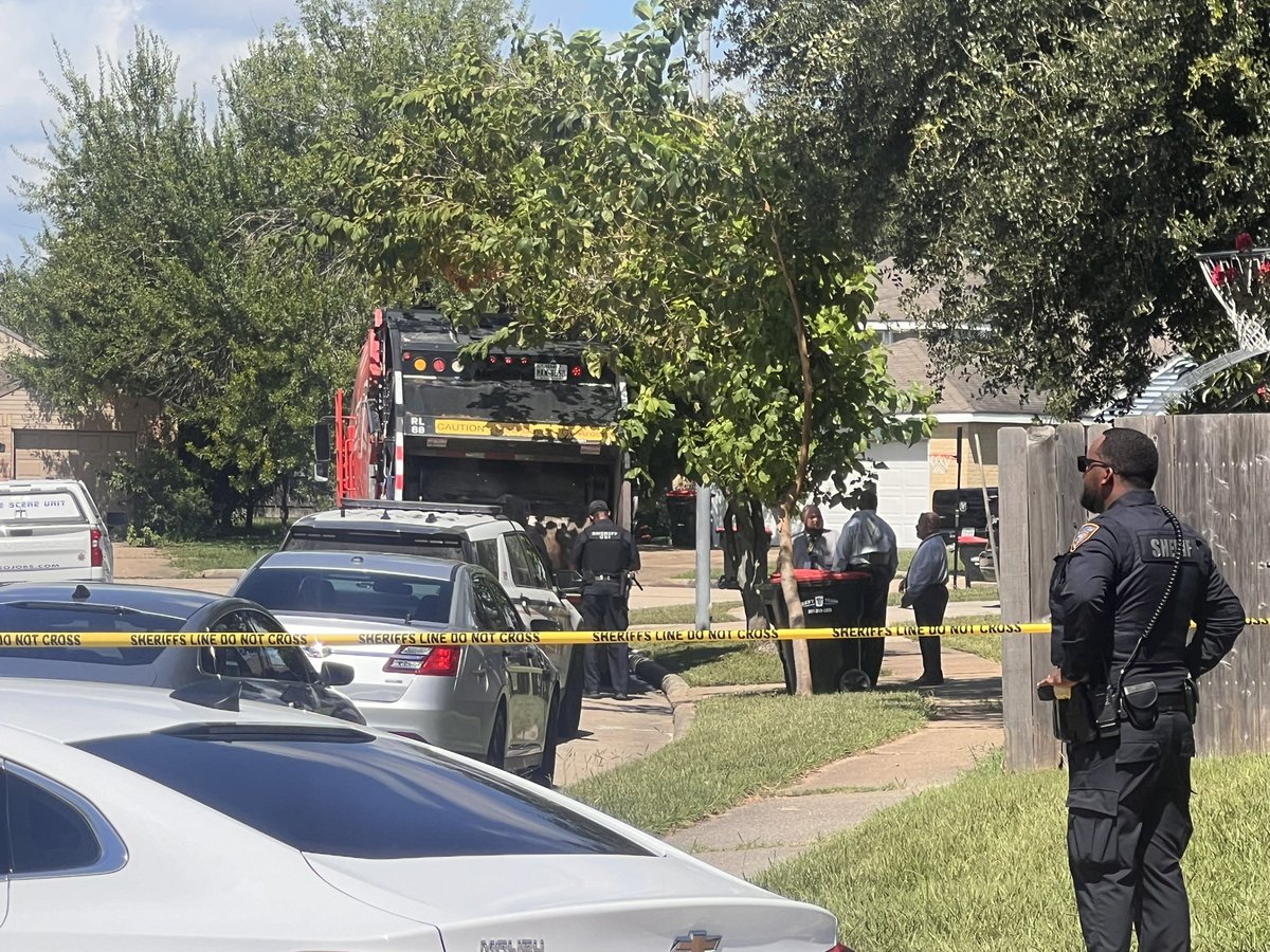 The sheriff’s office investigating after a newborn was found in a garbage truck. I’m told crews noticed the newborn as they were picking up trash in the area and immediately called the sheriff’s office

click2houston.com/news/local/202…