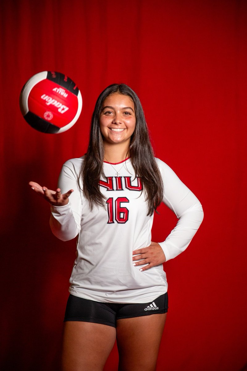 Go time! 🐾❤️ #seniorseason #goHuskies