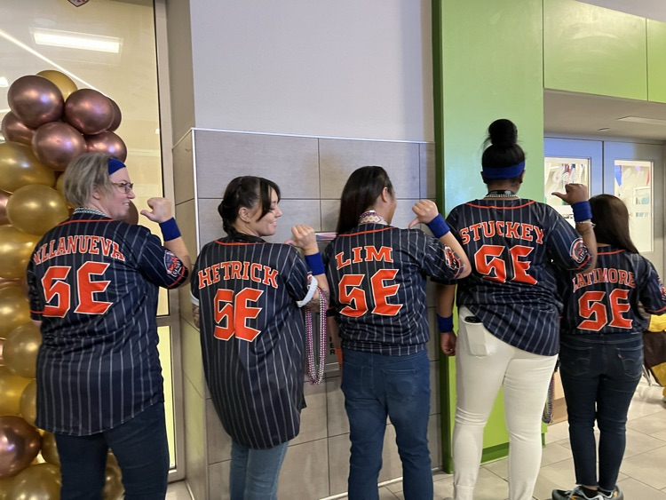 swisd_mce's tweet photo. Convocation 2024: The SWISD Experience!! We are pumped and ready for the new year! #RootEDMCE #GoPublic #SWISDexperience #MCEGoForGold #TeamMCE https://t.co/CYxV8NklAT