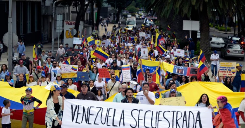 VozdeAmerica's tweet photo. 👀 📰 Infórmate sobre la situación en Venezuela con nuestro Live Blog, donde encontrarás las noticias más relevantes y actualizadas de lo que sucede en el país.