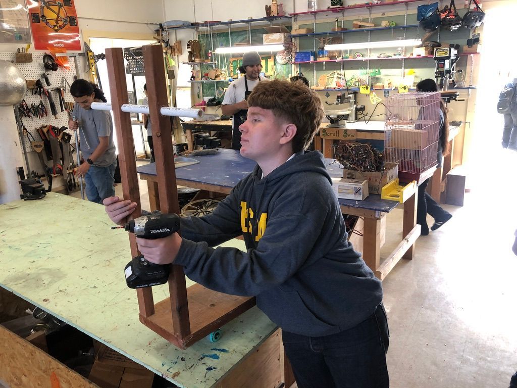 CSWSalinas's tweet photo. The Science Workshop at El Sausal is open for the 24-25 year!  We've been overrun with new and old students and plenty of new ideas including a double handle skateboard scooter and a stuffed snake!
#Toolsinyourhands
#STEM
#STEAM
#LearnByDoing
#SUHSDleads
#suhsdstrong https://t.co/eg0URC5B9R