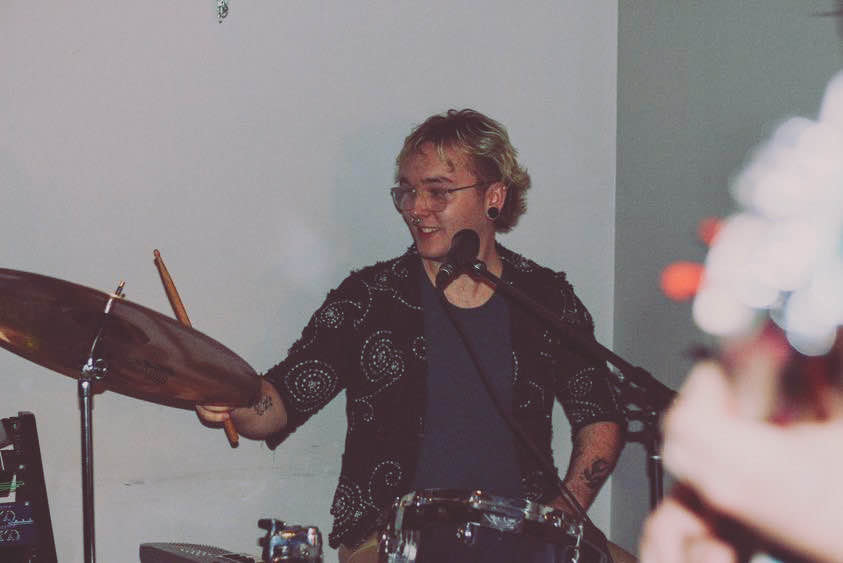 heyitskeit's tweet photo. heyy a pinned tweet‼️ my name's keit (like keith without the H) and i enjoy blastin the tunes and bein a queer fox. i gradually write tunes under the project name Foxhall !

https://t.co/k8ZqMbRoQ4 https://t.co/7qgFtlooiu