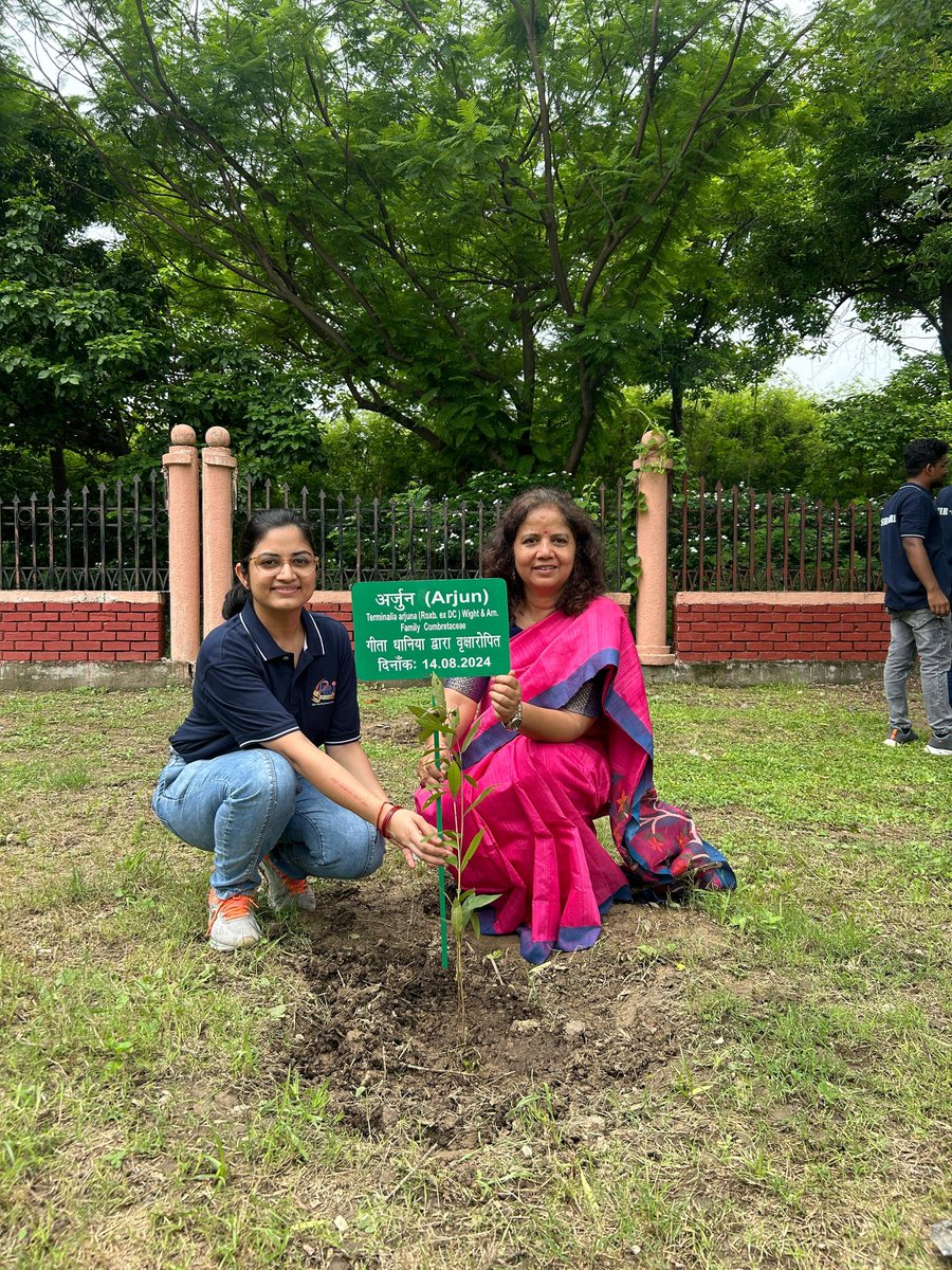 DhaniyaGeeta's tweet photo. Preserve and cherish the Nature# Plantation drive# thankyou @CSIR_CDRI and @ritu_trivedi Ma'am for letting us contribute in the green campus of CDRI...🌱 https://t.co/EpjU2hCNt1