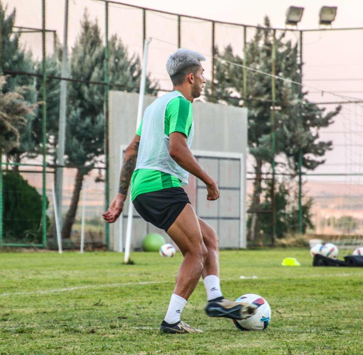 Sanliurfaspor's tweet photo. 🟡🟢ANTRENMAN GÜNLÜĞÜ Ümraniyespor maçı hazırlıklarına devam ediyoruz. ✅ https://t.co/aogaFZwCK7