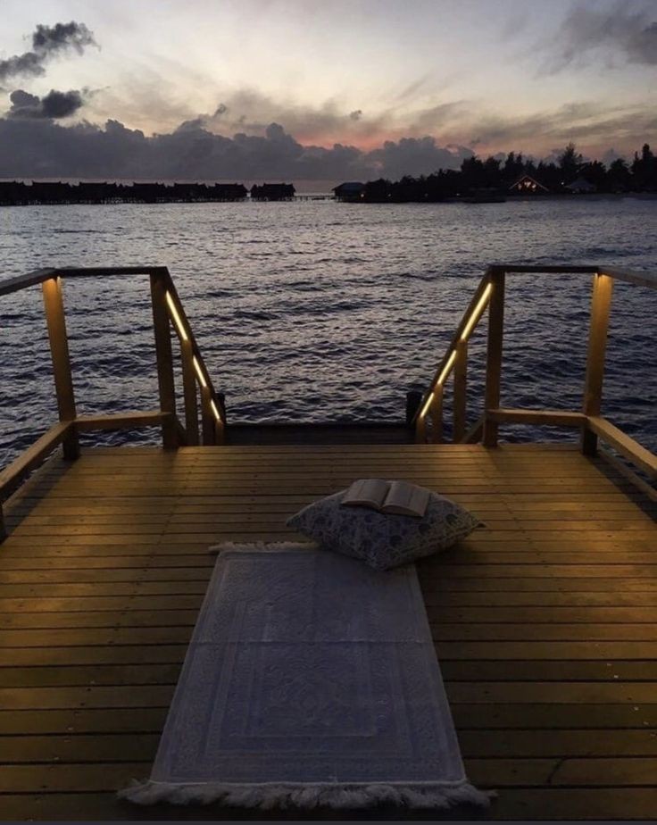 Merak etme, birden bire işlerin düzelir. Allah her şeye kadirdir.