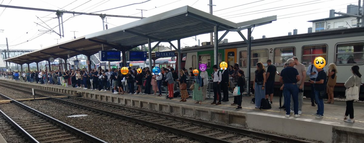 <a href="/TERNancyMetzLux/">TER Nancy-Metz-Lux</a> <a href="/TER_Metz_Lux/">Ex Usager TER Metz-Luxembourg</a> Train au départ de Bettembourg prévu à 17h26 finalement parti à.. 18h04. Avec en + le bus entre LUX et BTG qui ne prend pas l'autoroute et s'arrête devant la gare bondée au lieu de l'arrêt Rocade vide derrière. Rendez-nous les bus directs entre THV et LUX gérés par la CFL !