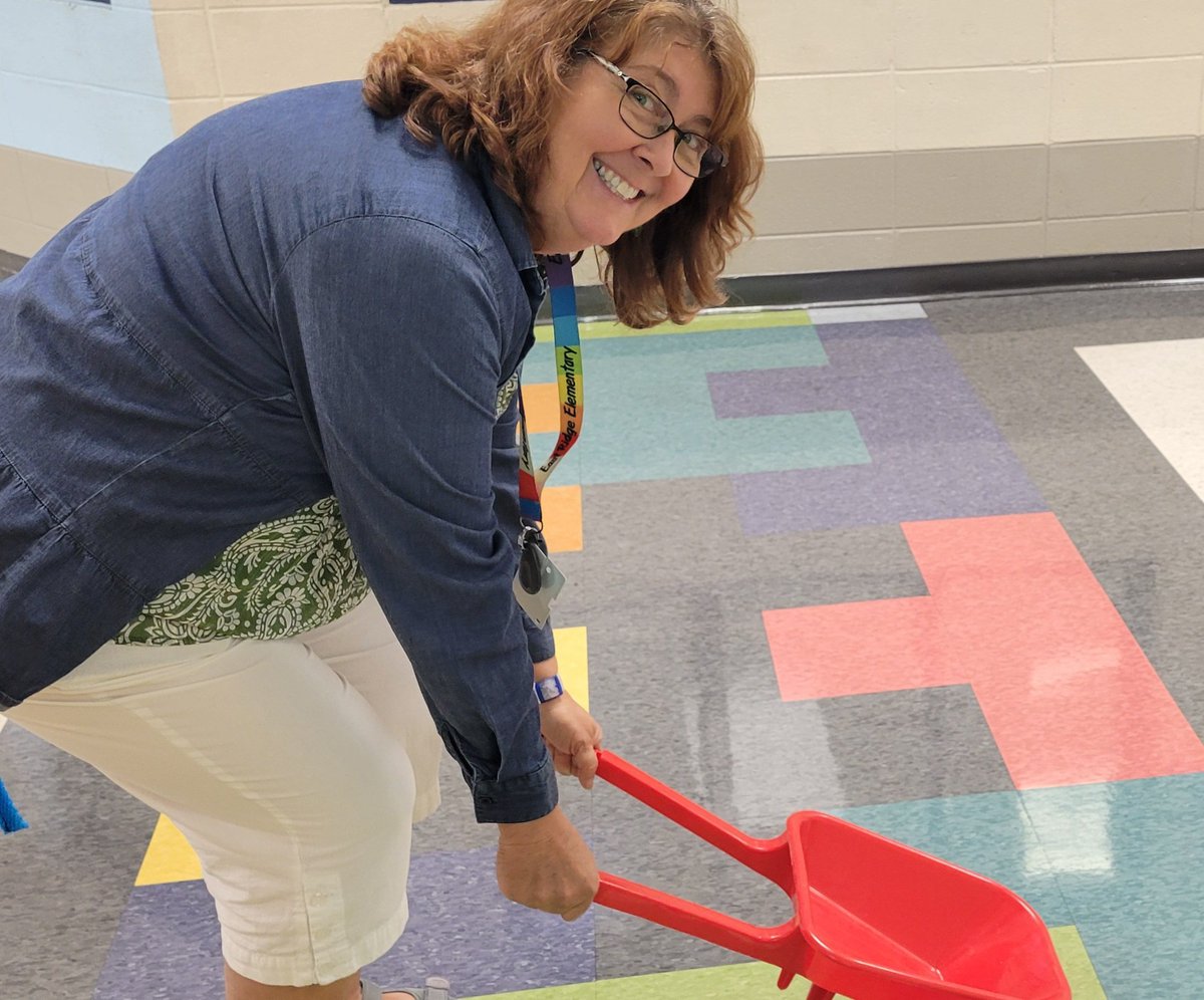 Jennifer Chuma (@jchumaela) on Twitter photo ENL Teacher Extraordinaire! When ENL students don't know what a wheelbarrow is in 4th grade when reading the poem, "The Red Wheelbarrow," in Module 1 Unit 1, you just pull one out of your prop closet! #WeAreOne <a href="/hamcoschools/">Hamilton County Schools</a> <a href="/EastRidgeES/">East Ridge Elementary</a> ENL Teacher Extraordinaire! When ENL students don't know what a wheelbarrow is in 4th grade when reading the poem, "The Red Wheelbarrow," in Module 1 Unit 1, you just pull one out of your prop closet! #WeAreOne <a href="/hamcoschools/">Hamilton County Schools</a> <a href="/EastRidgeES/">East Ridge Elementary</a>