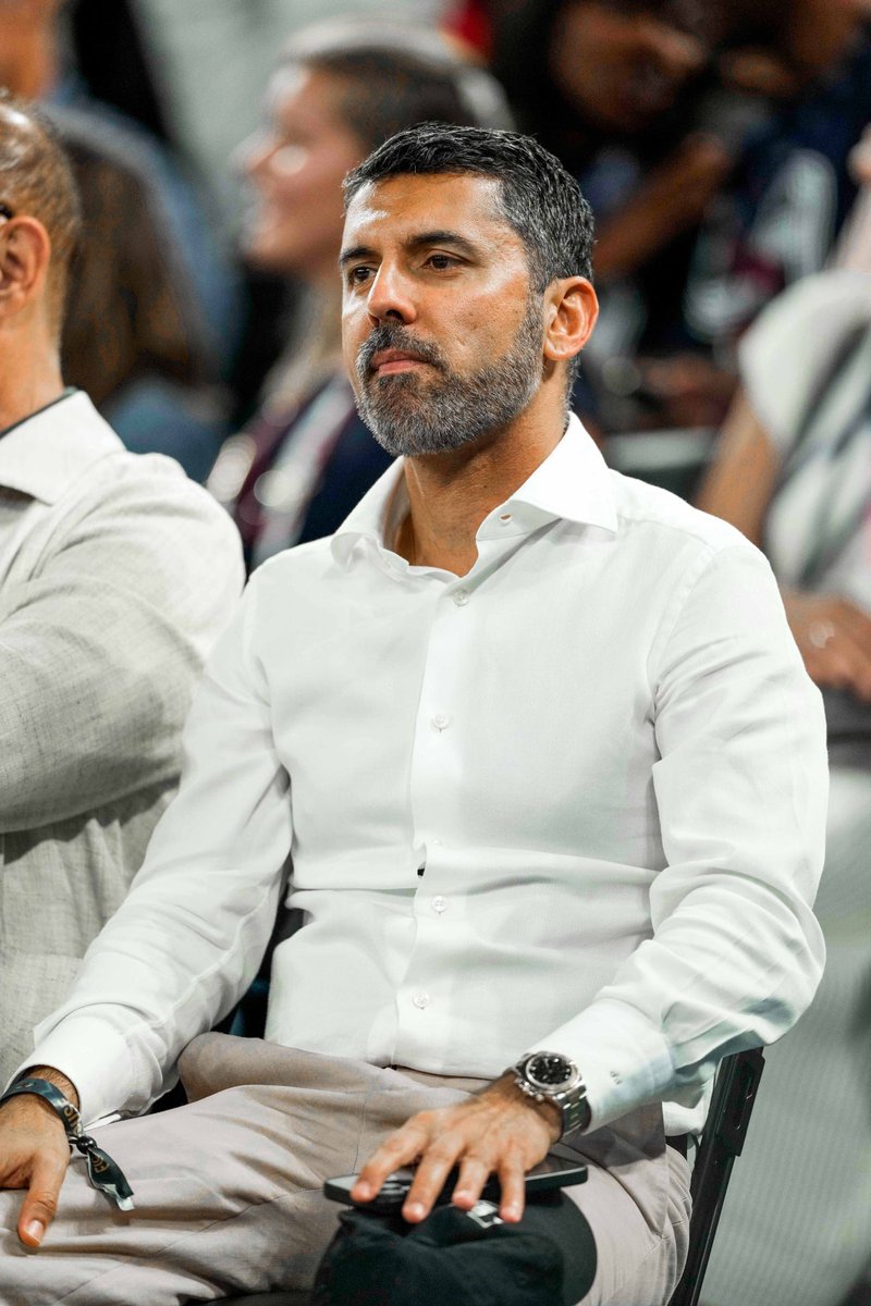 _BeFootball's tweet photo. 🚨 Shay Segev, patron de DAZN, sur les prix des abonnements pour la L1 :

« 𝗝'𝗮𝗶𝗺𝗲𝗿𝗮𝗶𝘀 𝗽𝗼𝘂𝘃𝗼𝗶𝗿 𝗽𝗿𝗼𝗽𝗼𝘀𝗲𝗿 𝘂𝗻 𝗽𝗿𝗶𝘅 𝗶𝗻𝗳𝗲́𝗿𝗶𝗲𝘂𝗿 𝘀𝗶 𝗷𝗲 𝗹𝗲 𝗽𝗼𝘂𝘃𝗮𝗶𝘀. Mais si vous le comparez à un billet de match, combien coûte-t-il aujourd'hui ? Entre 50 et 80€ en moyenne pour les moins chers. 

𝗟𝗲𝘀 𝗽𝗿𝗶𝘅 𝗼𝗻𝘁 𝗯𝗲𝗮𝘂𝗰𝗼𝘂𝗽 𝗮𝘂𝗴𝗺𝗲𝗻𝘁𝗲́ 𝗰𝗲𝘀 𝗱𝗶𝘅 𝗱𝗲𝗿𝗻𝗶𝗲̀𝗿𝗲𝘀 𝗮𝗻𝗻𝗲́𝗲𝘀 𝗲𝘁 𝗹'𝗶𝗻𝗳𝗹𝗮𝘁𝗶𝗼𝗻 𝘁𝗼𝘂𝗰𝗵𝗲 𝘁𝗼𝘂𝘁 𝗹𝗲 𝗺𝗼𝗻𝗱𝗲. »

(@lequipe)