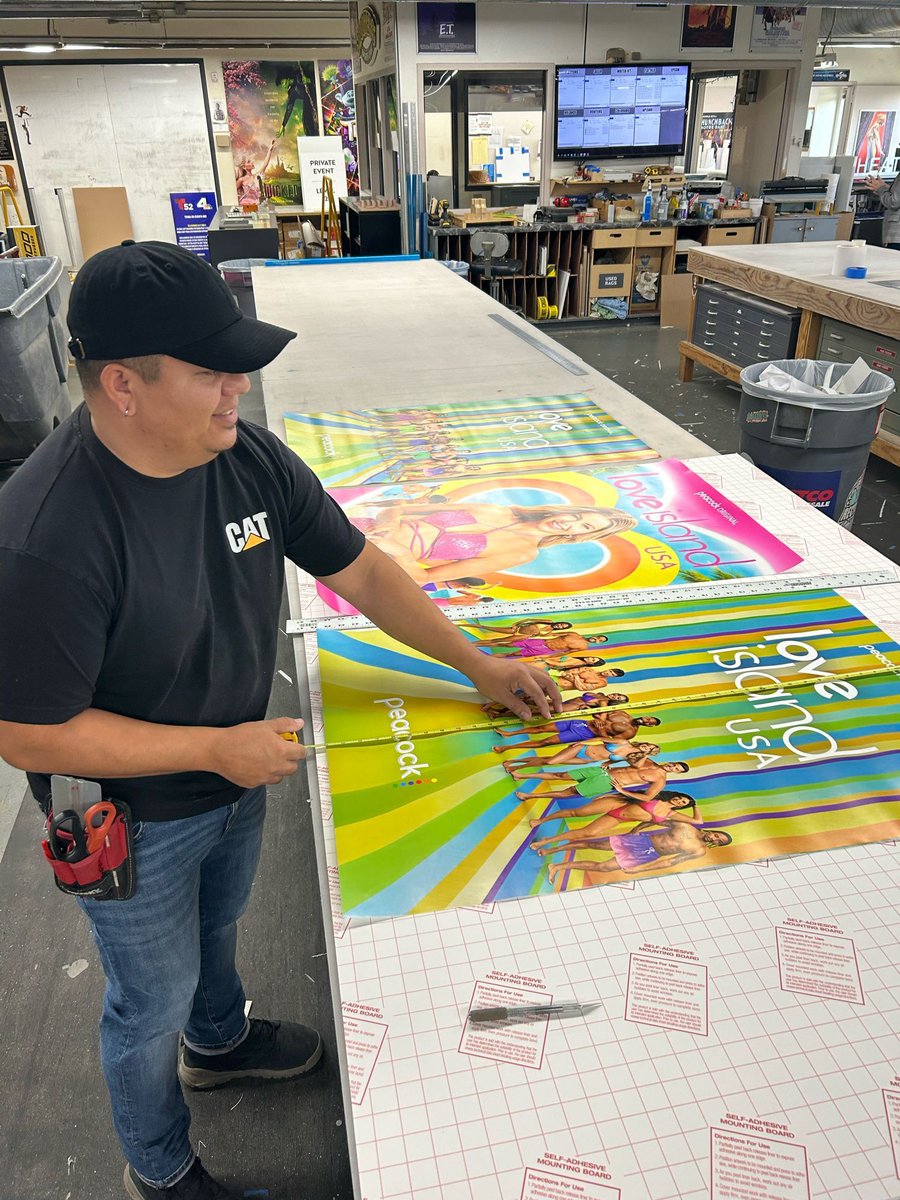 UniStudiosLot's tweet image. The Universal Sign Shop is hard at work #printing posters for the Lot!

#StudioServices #SignShop #posters #largeformatprinting