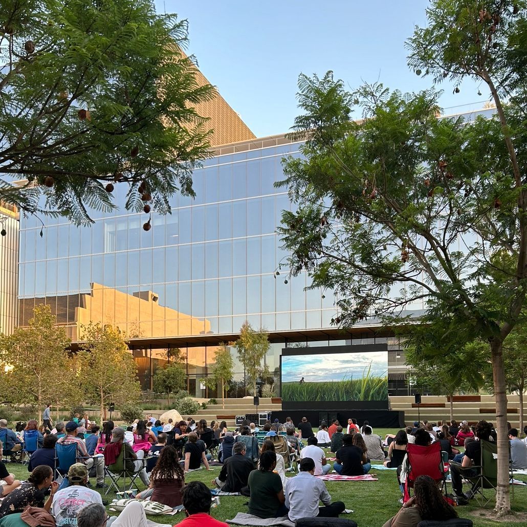 UniStudiosLot's tweet photo. Studio employees enjoyed a relaxing evening under the stars last week! A screening of "TWISTERS" on #TheGreen, popcorn and beautiful weather made for a perfect evening. ✨ 🍿
#UniLotEvents #specialevent #outdoorevents #twisters #moviescreening https://t.co/1W2nvXFR32