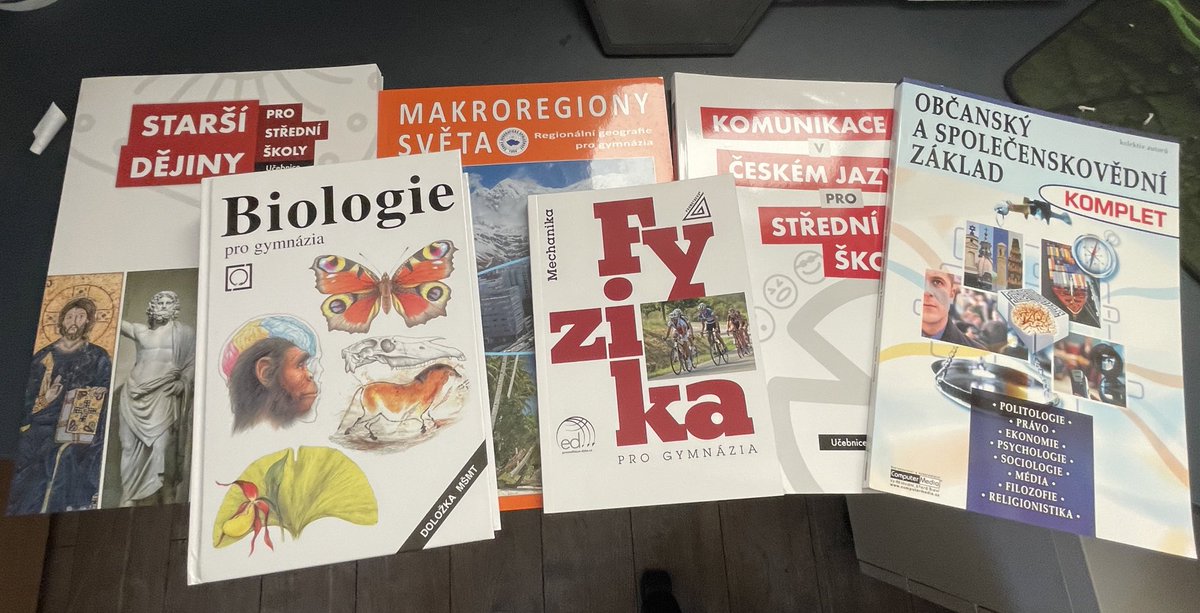 brningparadise's tweet photo. the rest of my books came!!!! https://t.co/ZojE0YUbFw