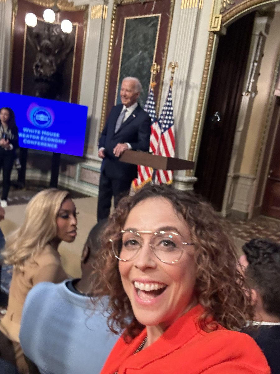 shiralazar's tweet image. My attempt at a selfie with @POTUS @whitehouse #whitehousecec