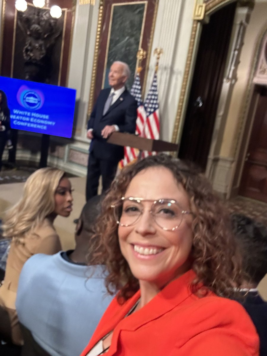 shiralazar's tweet image. My attempt at a selfie with @POTUS @whitehouse #whitehousecec