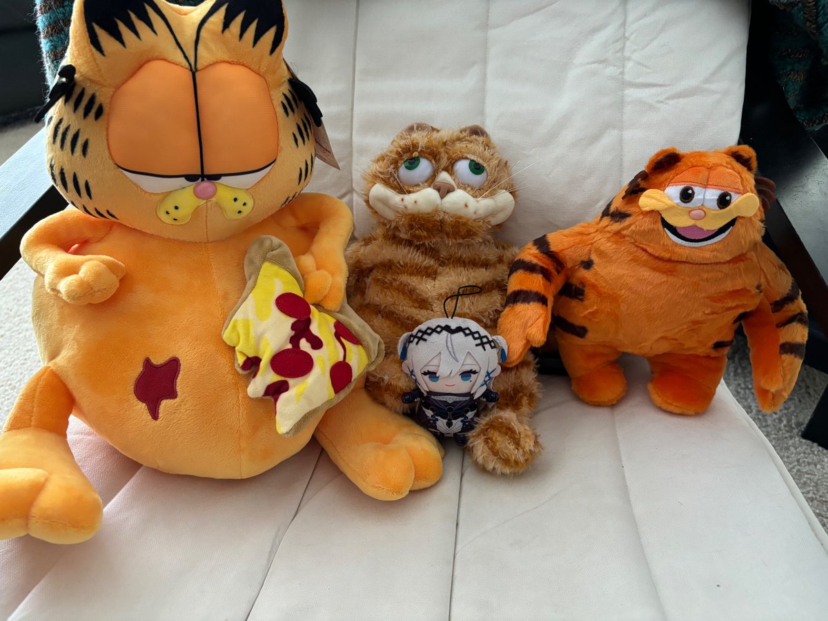 catbusss's tweet photo. Vivi puppet making feline friends #ViviLoot https://t.co/yNnPLlbEqm