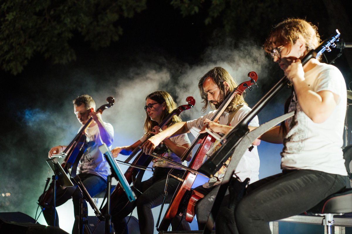 festesbanyoles's tweet photo. FESTES D'AGOST 🎉 📸 Concert Northern Cellos

Resum fotogràfic del tret de sortida de les Festes d'Agost 2024 que van protagonitzar els Northern Cellos al Club Natació Banyoles

📷 Fotografies de Laura Batlles

#FestesdAgost #Banyoles #lafestapetita #música #NorthernCellos https://t.co/3JQ2WYeDrV
