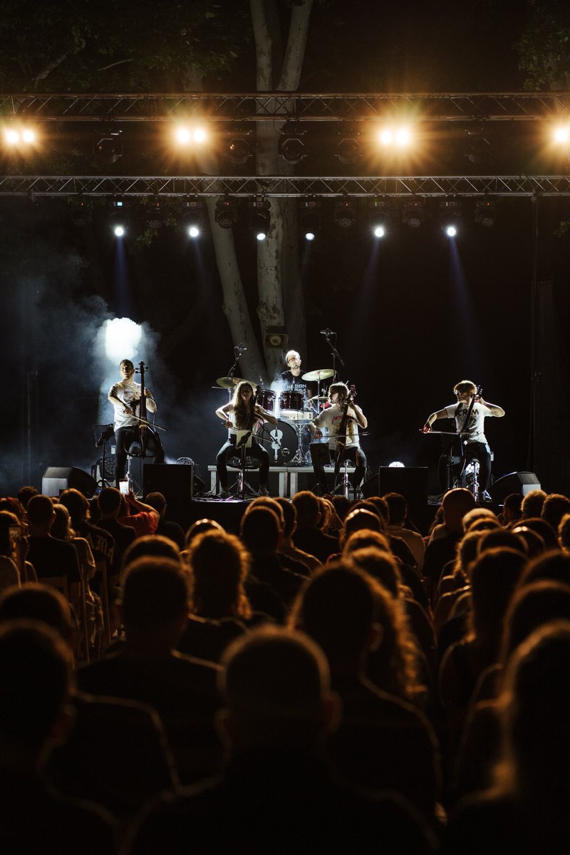 festesbanyoles's tweet photo. FESTES D'AGOST 🎉 📸 Concert Northern Cellos

Resum fotogràfic del tret de sortida de les Festes d'Agost 2024 que van protagonitzar els Northern Cellos al Club Natació Banyoles

📷 Fotografies de Laura Batlles

#FestesdAgost #Banyoles #lafestapetita #música #NorthernCellos https://t.co/3JQ2WYeDrV