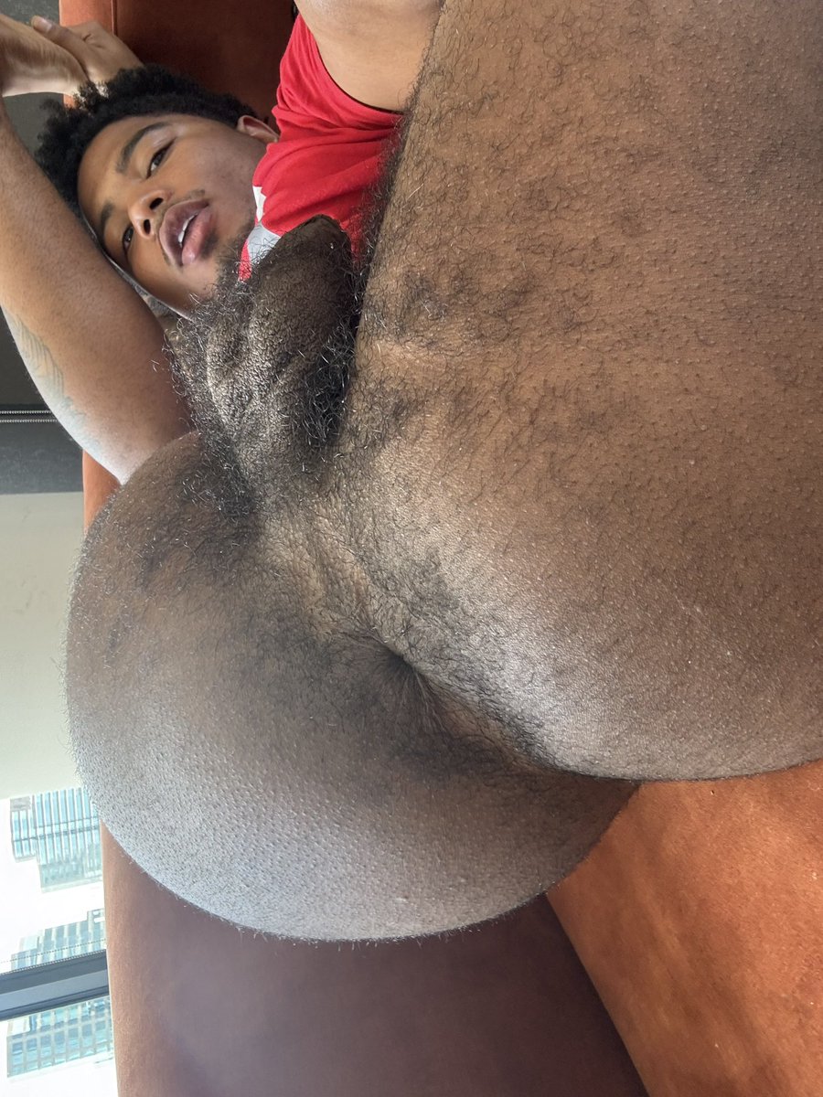 Bend my legs back and dig in my shit 😈