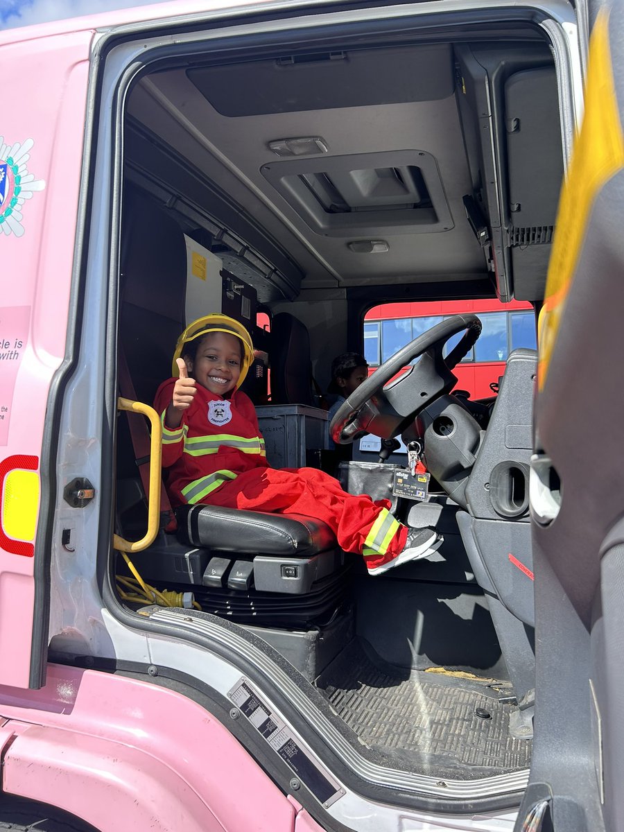 paige_w10's tweet photo. Lucky enough to spend my morning with Merseyside’s future firefighter 🙌🏽🚒 https://t.co/XpMNlIrSD4