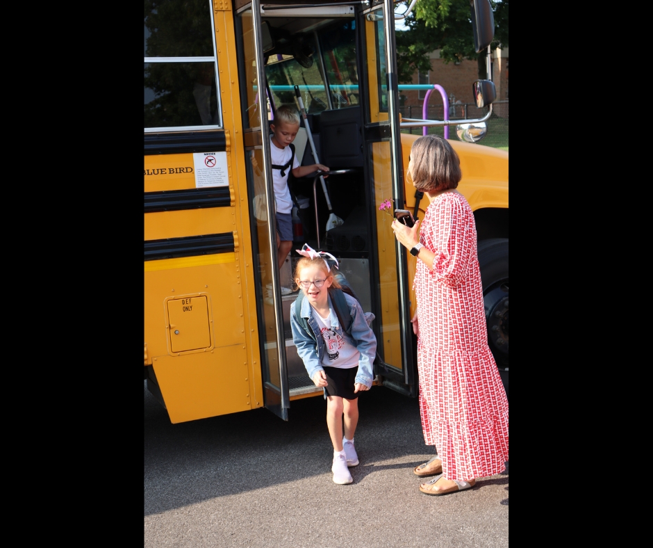 ChardonSchools's tweet photo. Park Elementary staff welcomed students back for the first day of school Wednesday. During morning drop off, students were excited to see their teachers as well as their new classmates.

Welcome back everyone!

#WeAreChardon https://t.co/j5Z3DKRtHK