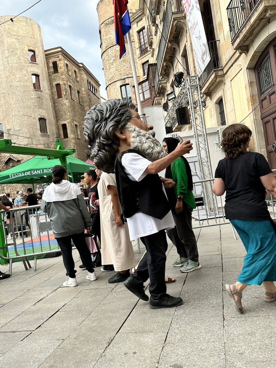 Spotted Gerry Adams in Barcelona just now 
<a href="/GerryAdamsSF/">Gerry Adams</a>