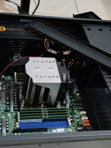 Dimitrob2's tweet image. tight fit
but its live
going to run the jito client, figure out how to test network bandwidth and check how many people eating my sandwhiches