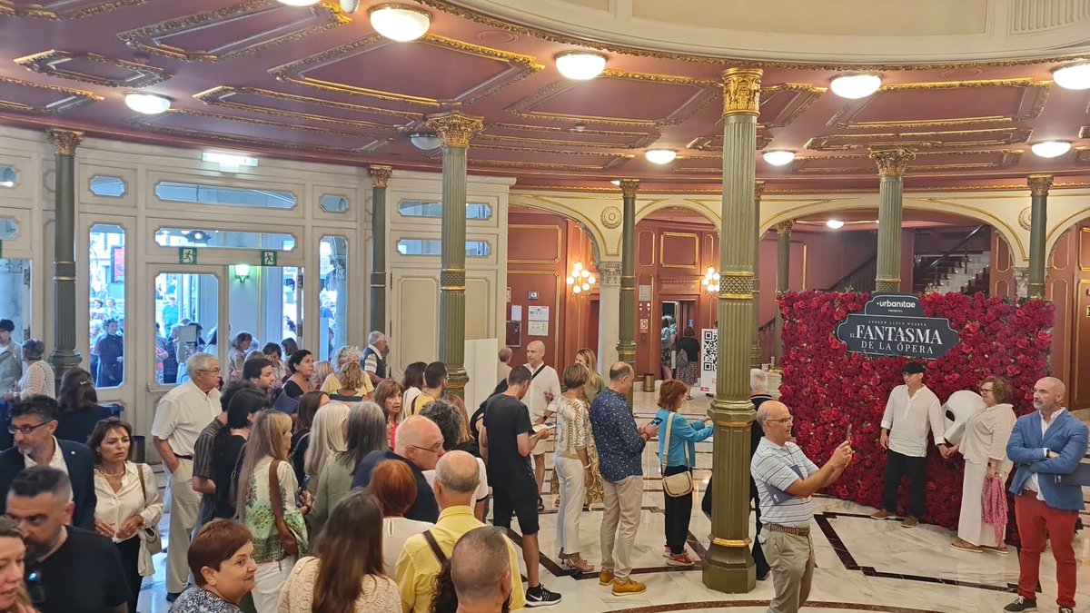 Si el photocall está arrasando... ya veréis el musical 👌🏼
Llegó el gran día 👉EL FANTASMA DE LA ÓPERA ya está aquí.
A punto de comenzar la temporada 2024-2025 😍
#Bilbal #TeatroArriaga