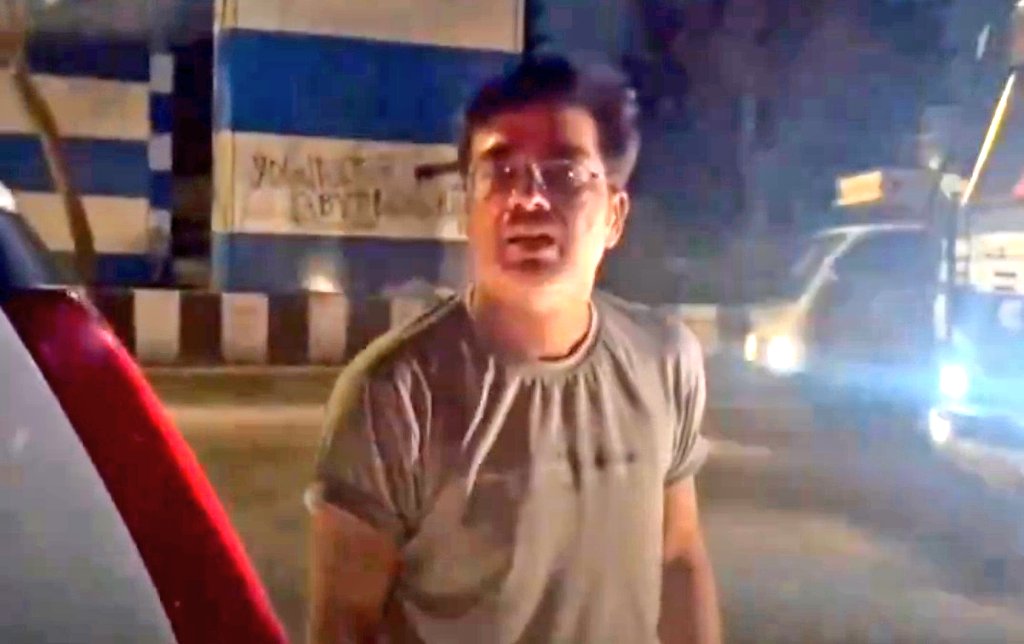 epanchjanya's tweet image. &quot;हिंदुस्तान एक टाइम बम है, कब फट जाए कुछ नहीं पता&quot;

उस लड़की ने यही बोला था, बस यही बात मुझे बर्दाश्त नहीं हुई और मैंने उन दोनों को अपने कैब से धक्के मारकर उतार दिया।

उबर ने उस लड़की की आईडी परमानेंट ब्लॉक कर दी है, मैं उबर का धन्यवाद करता हूं।

मैं एक हिन्दू और भारतीय हूं, मैं…