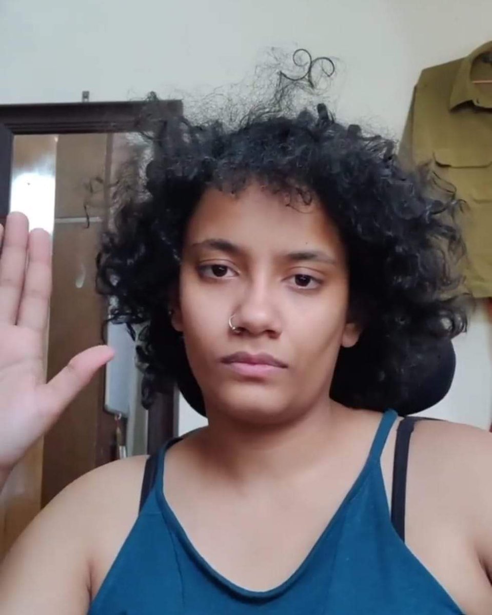 epanchjanya's tweet image. &quot;हिंदुस्तान एक टाइम बम है, कब फट जाए कुछ नहीं पता&quot;

उस लड़की ने यही बोला था, बस यही बात मुझे बर्दाश्त नहीं हुई और मैंने उन दोनों को अपने कैब से धक्के मारकर उतार दिया।

उबर ने उस लड़की की आईडी परमानेंट ब्लॉक कर दी है, मैं उबर का धन्यवाद करता हूं।

मैं एक हिन्दू और भारतीय हूं, मैं…