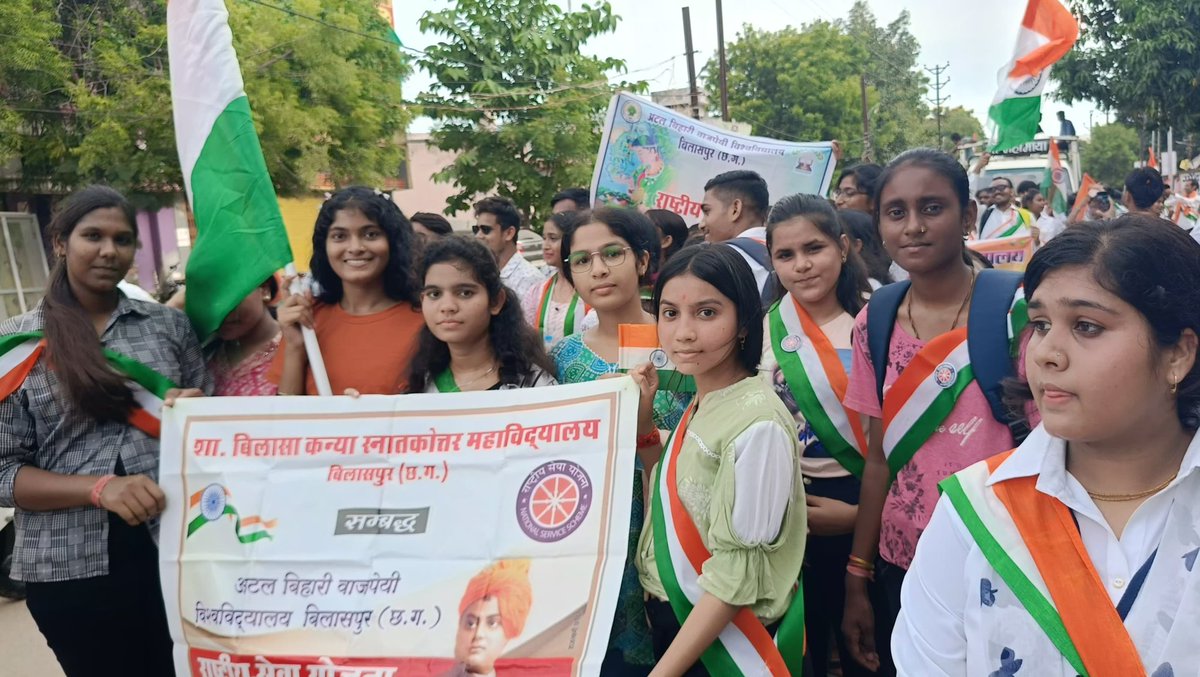 369garima369's tweet photo. तिरंगा रैली @BilasaGirls में की सहभगिता
@JaminiSinghK @manojsinha812 @nssabvuCG @Anurag_Office @NeetaBajpai5 @Nss_Sci_clg_bsp 
@JPverma_collage @kewatmona21 
@Mr_MukeshSoni @_NSSIndia @NSSRDBhopal @Rajkumarnss @ashokshrotinss https://t.co/We0NfGmRpG