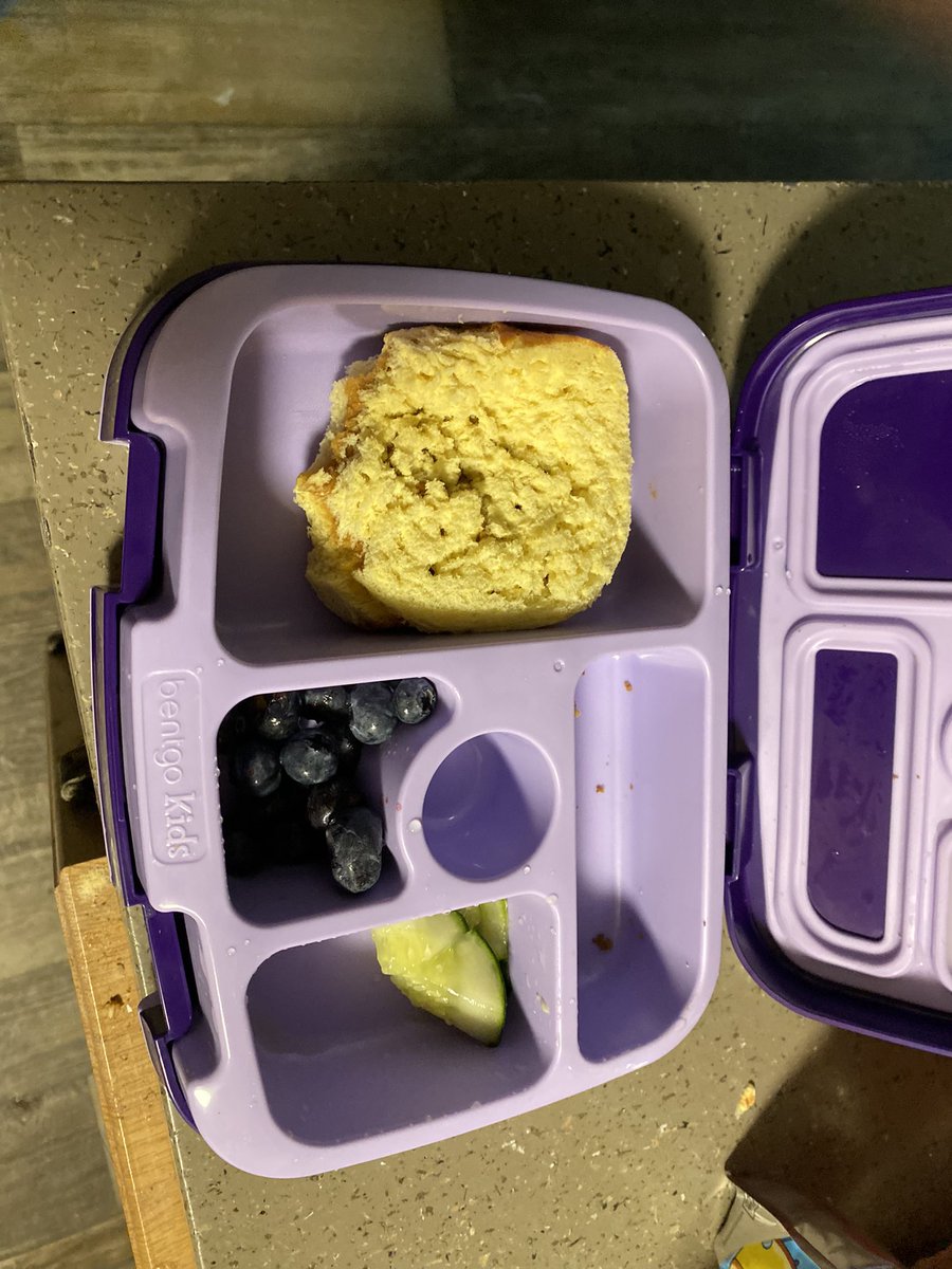 HorrorGorl's tweet image. My five-year-old told me again  she didn’t have time to eat all of her food. I think lunch is seriously like 15 to 20 minutes
That is not enough time for children