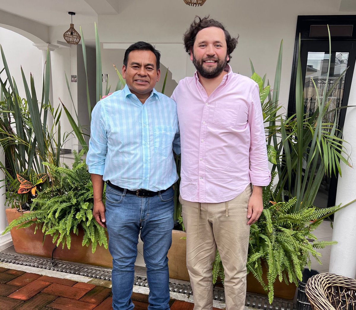 PepeEstefanG's tweet photo. Me dio mucho gusto reunirme con el Diputado Electo del @partidoverde_oa, @MauroCruzS73930, con quien en conjunto trabajaremos desde el @CongresoOaxaca_ con la finalidad de impulsar leyes más verdes en beneficio de todo el Estado. ¡El futuro de Oaxaca es Verde! https://t.co/596VOIwL6Y