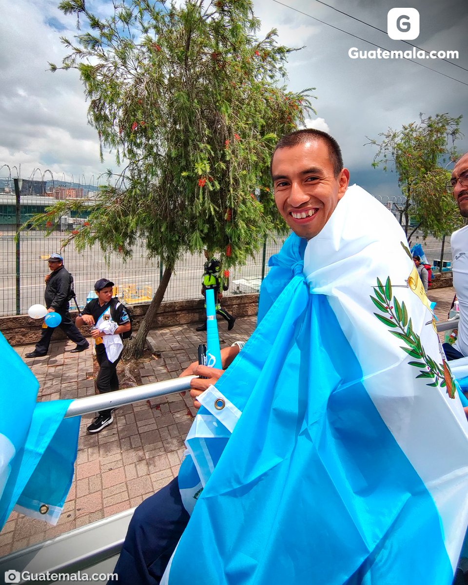 guatemala_com's tweet photo. ¡Nuestros atletas olímpicos están de regreso en casa! ❤️ Estamos en el recorrido de bienvenida y estas son las sonrisas de quienes lo dieron todo en los Juegos Olímpicos de París. 🇬🇹🌟 #OrgulloGT #GuateEnParís https://t.co/1E28EmKvQD