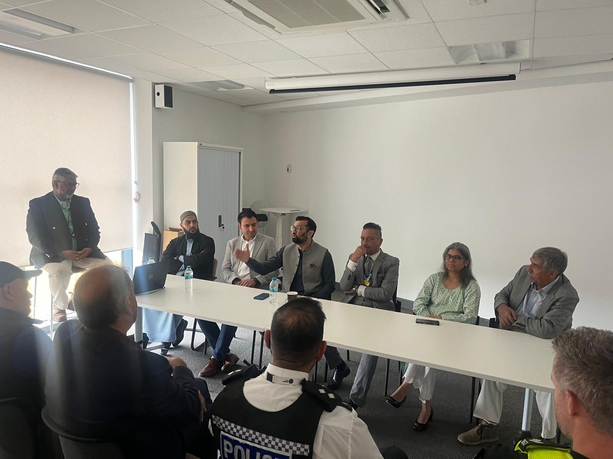 MrMajKhan's tweet image. Happy #PakistanIndependenceDay,  it was great to have the 🇵🇰 flag flying in Sir Nigel Gresley Square. Thank you to @SallyJameson, @RevIqbal, @StLegerHomes, @DBH_NHSFT, @syptweet &amp;amp; all who attended todays @MyDoncaster event at @DanumGLAM 
👊Arshad, @DoncasterDamian &amp;amp; the ECFN team