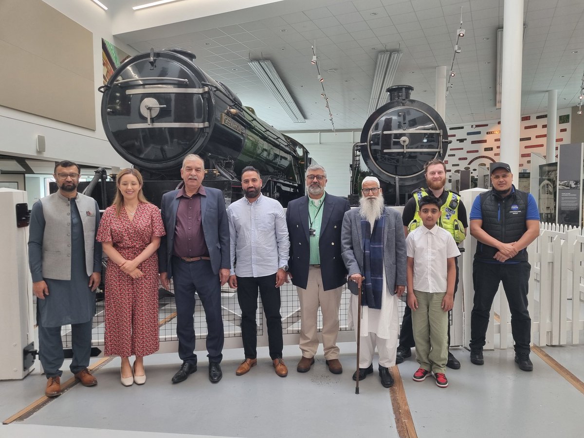 MrMajKhan's tweet image. Happy #PakistanIndependenceDay,  it was great to have the 🇵🇰 flag flying in Sir Nigel Gresley Square. Thank you to @SallyJameson, @RevIqbal, @StLegerHomes, @DBH_NHSFT, @syptweet &amp;amp; all who attended todays @MyDoncaster event at @DanumGLAM 
👊Arshad, @DoncasterDamian &amp;amp; the ECFN team