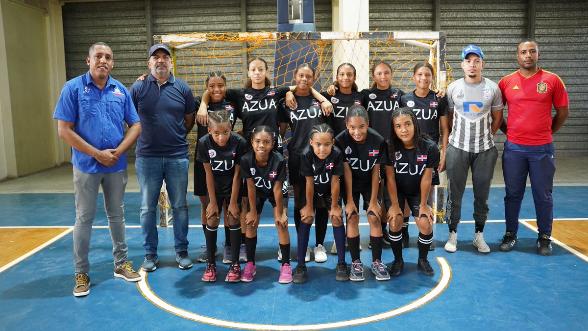 AzuaUnion's tweet photo. Azua clasifica en Masculino y Femenino en el  torneo nacional de futsal sub-15 que organiza @inefirdoficial @ARenLosDeportes estamos en el FINAL FOUR 🙏🙏🙏🙏🙏 @RafaelHidalgoF @AlcaldiaAzua @BOgando29 @liadediazd ponemos rumbo a 🚍 Santo Domingo 💪💪💪 https://t.co/R2QXNK4GSm