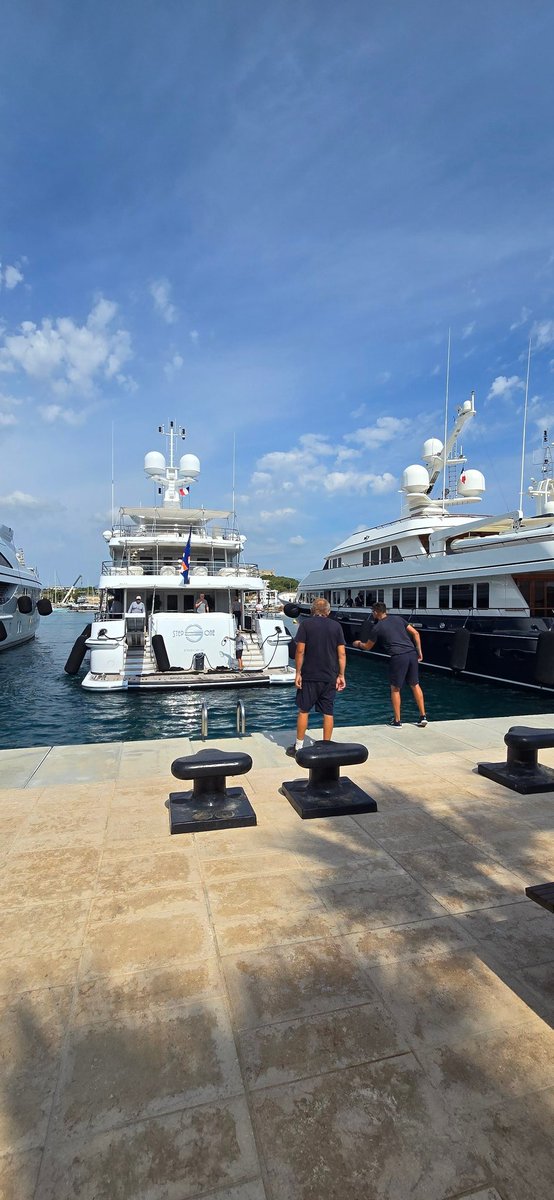 Métier : agent portuaire <a href="/rivieraports/">Riviera Ports ⚓️</a> sur le <a href="/PortVauban/">Port Vauban Antibes</a> .
Un engagement quotidien pour assister sur le plan d'eau et à quai tous les plaisanciers de la <a href="/CCIcotedazur/">CCI Nice Côte d'Azur</a>
Merci à Yannick, Gilbert, Arthur et tous les collaborateurs pour leurs explications sur ce métier méconnu.