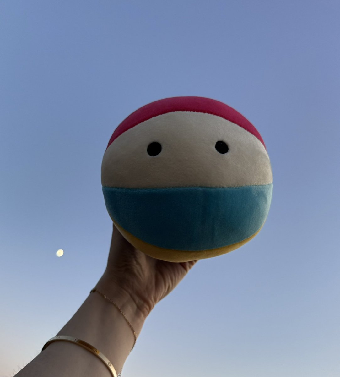 jyatrofsky's tweet image. Can’t get enough of my “Moods” limited edition plushie and matching NFT by @amber_vittoria 🌈✨♥️