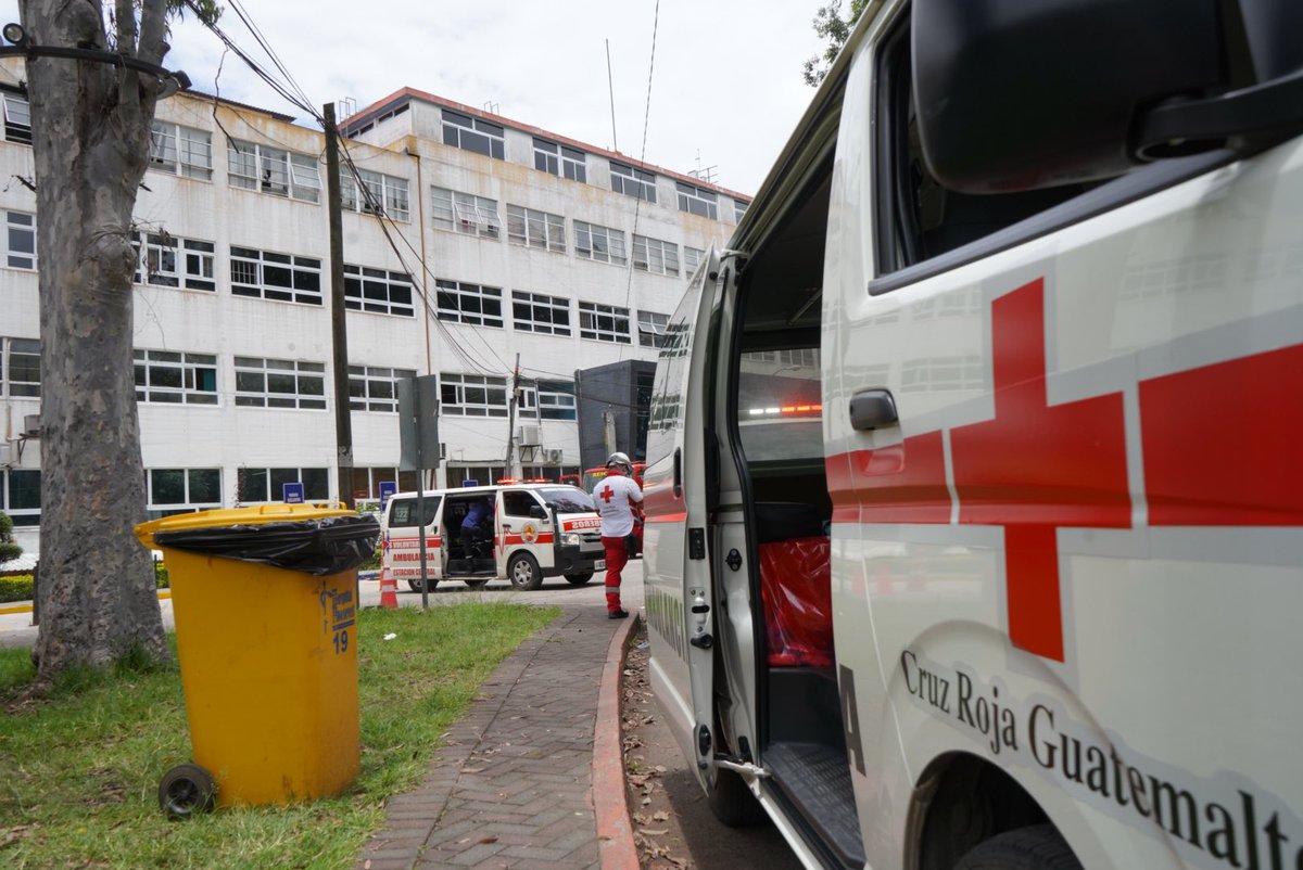 CruzRojaGT (@cruzrojagt_) on Twitter photo 🚨 #CruzRojaGT se encuentra calidad de prevención en el <a href="/HRooseveltGT/">Hospital Roosevelt</a>, tras la información de algún artefacto explosivo en el lugar.
No Podemos Parar, Afuera Nos Necesitan 🚨 #CruzRojaGT se encuentra calidad de prevención en el <a href="/HRooseveltGT/">Hospital Roosevelt</a>, tras la información de algún artefacto explosivo en el lugar.
No Podemos Parar, Afuera Nos Necesitan