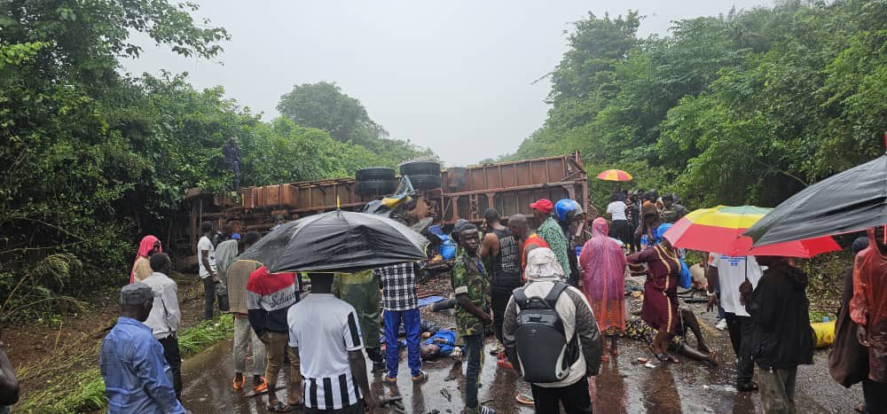 LamineGuirassy's tweet photo. Urgent ‼️ Un accident de la circulation s’est produit sur la route entre Boffa et Boke, entraînant la mort de plusieurs personnes et faisant de nombreux blessés. Les circonstances de l’accident ne sont pas encore claires, mais les autorités locales sont sur place pour gérer la situation et prendre en charge les victimes. Nous exprimons nos plus sincères condoléances aux familles des victimes et souhaitons un prompt rétablissement aux blessés. Des détails à suivre sur https://t.co/uWzvSvwG0i