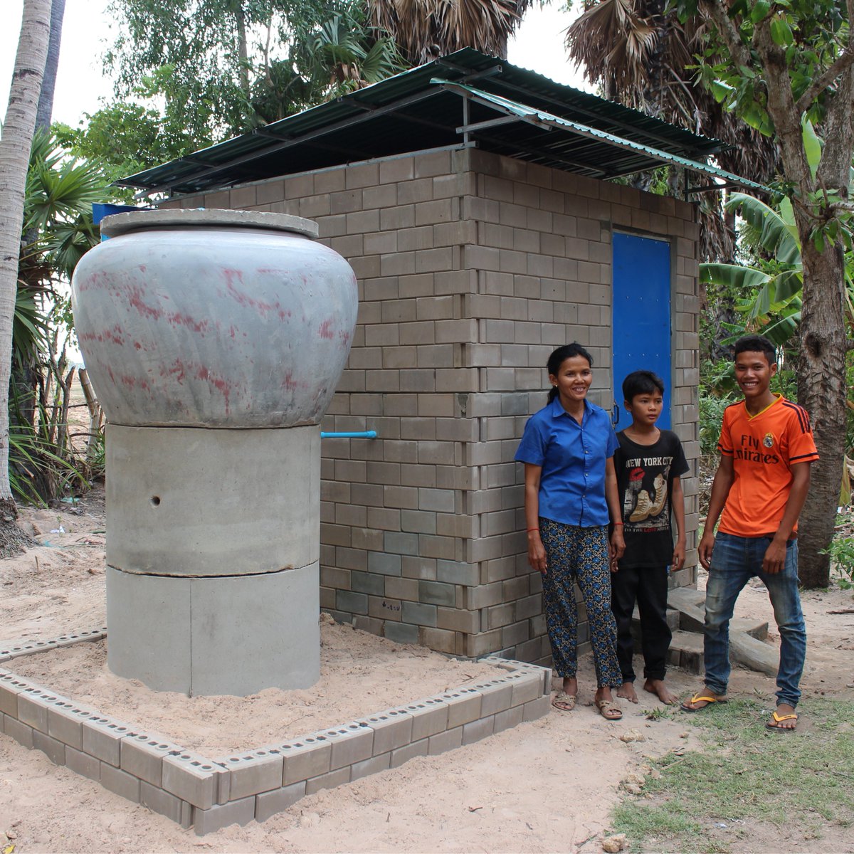 iDEorg's tweet image. iDE Cambodia’s SMSU program has wrapped up after 14 years, installing 410,000+ latrines and raising sanitation coverage from 23% to 88% in target areas!

Learn more about our impact through the SMSU factsheet: bit.ly/4fLw6KX

#Sanitation #Cambodia #Sustainability #SMSU