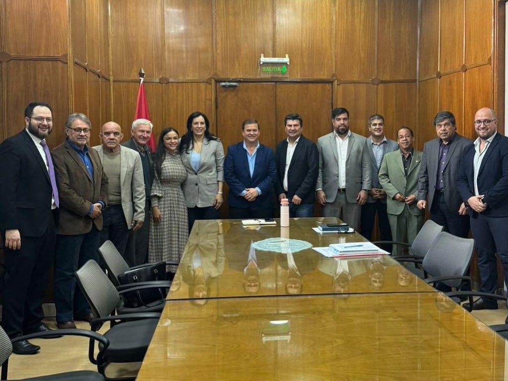 Guido González (@guidogonzalezok) on Twitter photo Hoy con la Diputada <a href="/JaznarvaezO/">Jazmin Narvaez</a>, y los señores Concejales visitamos a la Ministra de <a href="/mopcparaguay/">MOPC Paraguay</a> <a href="/clacent/">Claudia Centurión</a>, para hablar de obras importantes dentro de nuestra ciudad como la ampliación de la Avda Defensores del Chaco, desagüe cloacal y regularizaciones asfálticas 😁🙌🏻 Hoy con la Diputada <a href="/JaznarvaezO/">Jazmin Narvaez</a>, y los señores Concejales visitamos a la Ministra de <a href="/mopcparaguay/">MOPC Paraguay</a> <a href="/clacent/">Claudia Centurión</a>, para hablar de obras importantes dentro de nuestra ciudad como la ampliación de la Avda Defensores del Chaco, desagüe cloacal y regularizaciones asfálticas 😁🙌🏻