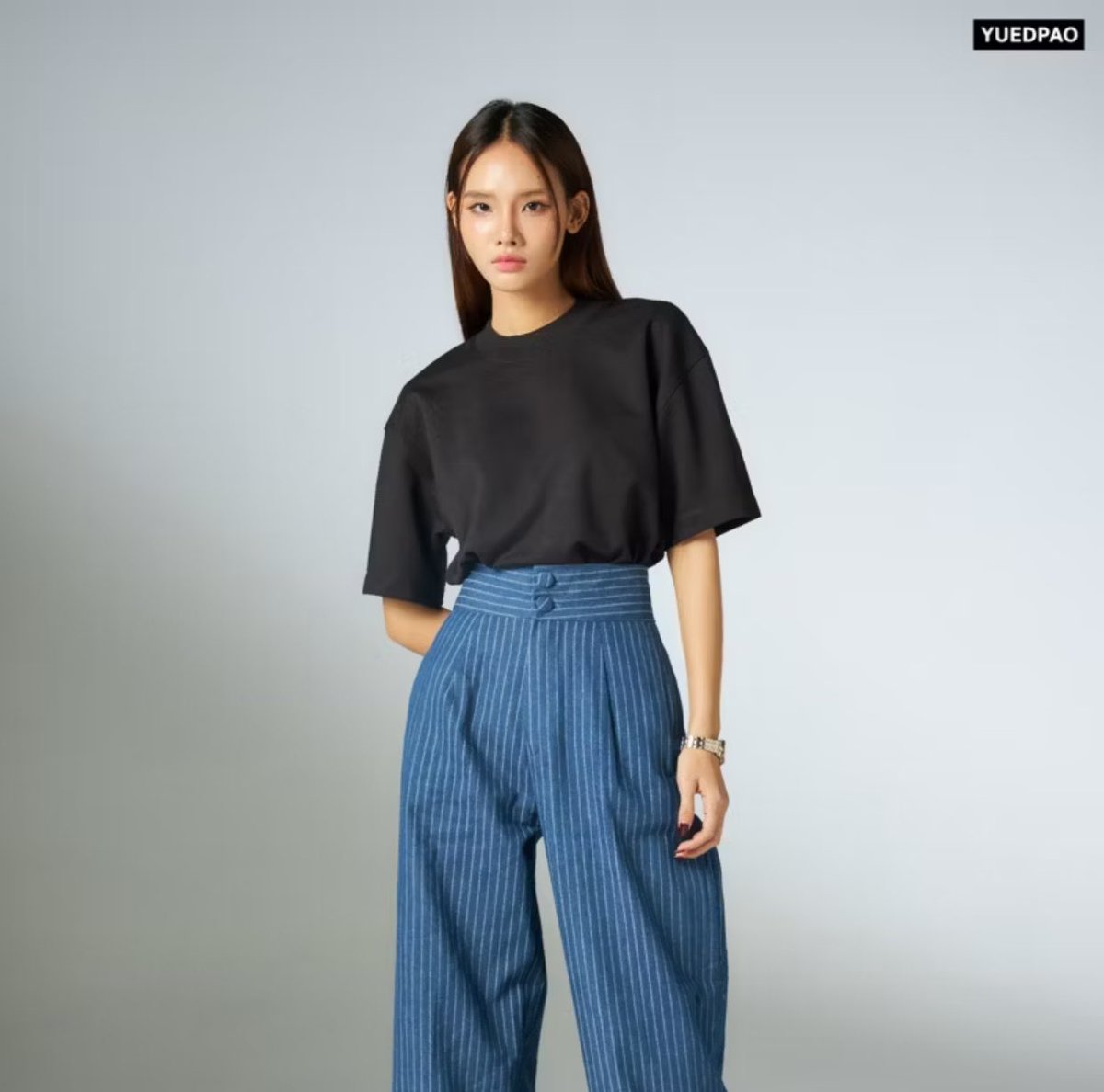 M03317474's tweet photo. ￼Yuedpao เสื้อยืด Oversize Feather ลด30% น้าา 🔥🔥 เหลือ200กว่าบาทเอง 
Comfort ผ้าหนาทรงสวย ยับยากรีดง่าย 
https://t.co/jcq94vqH6Z
#Beckysangels #กลัฟบันทึกเทปทูเดย์โชว์  #เสื้อยืด  #เสื้อยืดoversize https://t.co/L8MMsn87kM