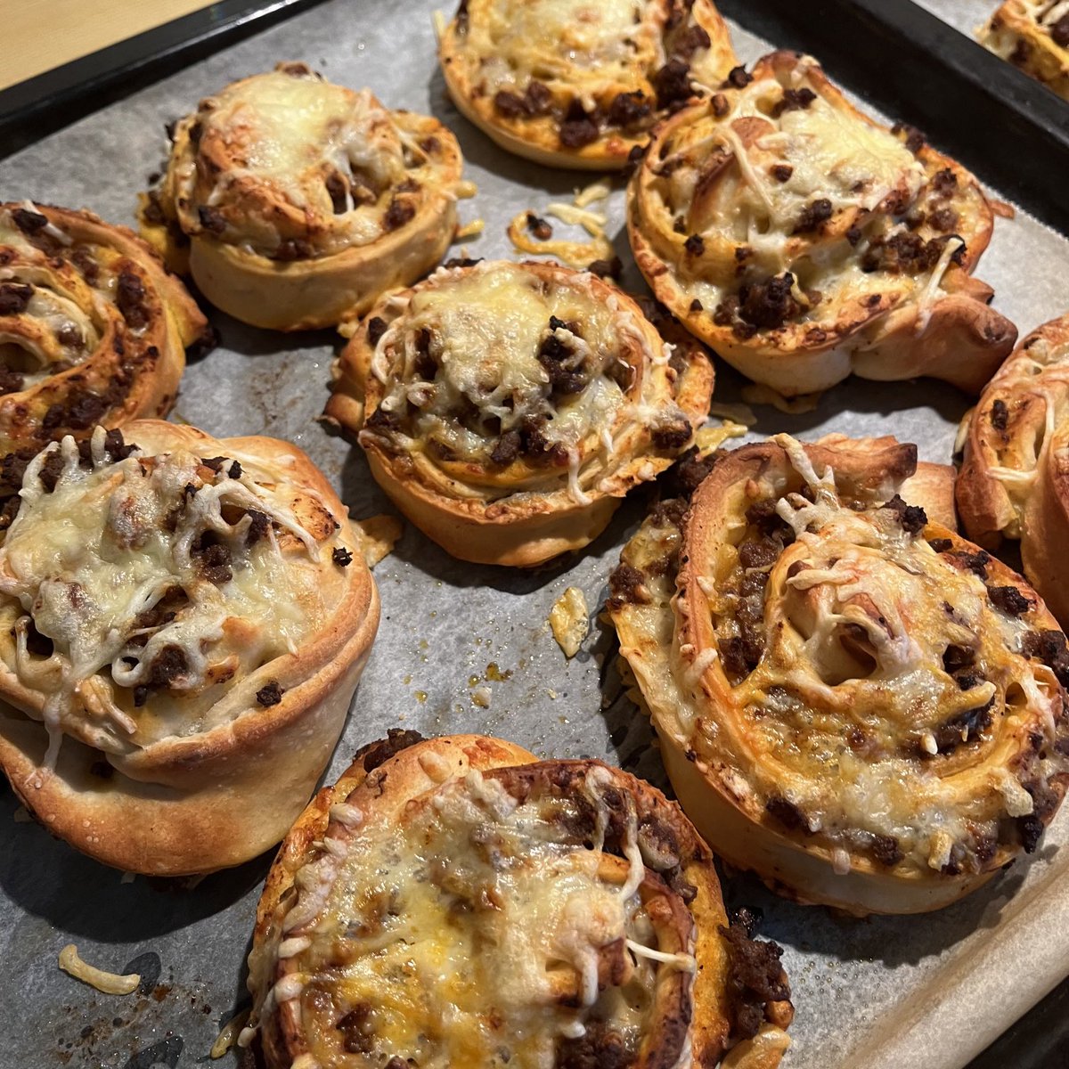 norabries's tweet photo. Pizzasnurror efter dotterns önskan till matpakke📚Inte jättesnygga, men godkända🙂#matpakke #taco #skole #inifrysen https://t.co/irpekCLHoK