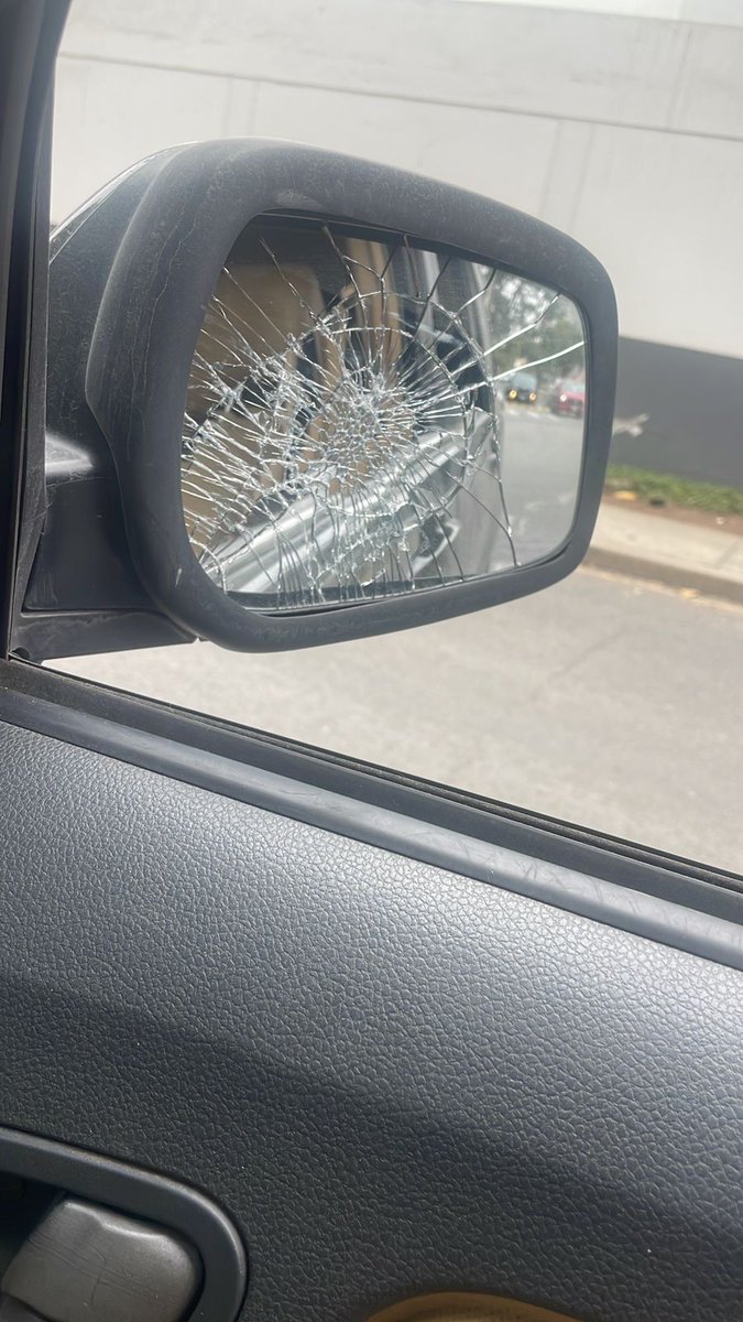 casara_gelen's tweet photo. Yummy Rocket
Empresa para la que trabaja este señor "abusivo" con el que tuve la poca fortuna de cruzármelo hoy en un "confuso" -a su entender- incidente mientras ambos conducíamos por la Av. Miro quesada de San Isidro. En resumen, me rompió a puño, el espejo de mi camioneta. https://t.co/Ca8K8H0K3o