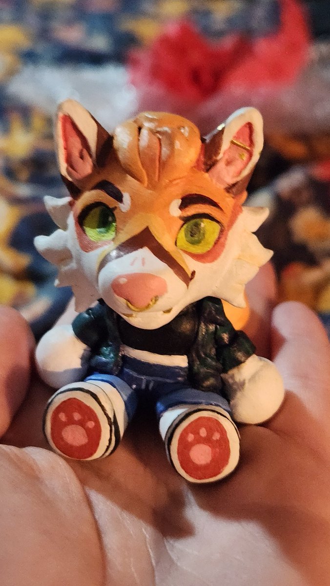 wlwhiskeys's tweet photo. lemme be a furry for a moment and show off this little clay figure I commissioned of merit! 🥹 they're literally the perfect size to fit a tiny d20 in their lap

crafted by @fruitosphere ! https://t.co/uK2Xhekgfm