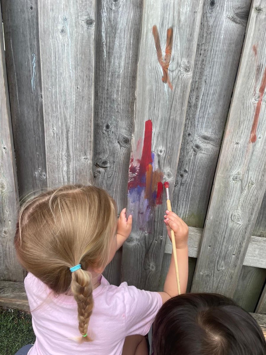 muppetschildren's tweet image. Embrace the wonders of outdoor creativity at Walnut Street Junior School! 🌳🎨
#OutdoorPainting #PreschoolArt #ColorfulLearning #WalnutStreetJuniorSchool #ChildhoodCreativity #VVCS #VictoriaVillage