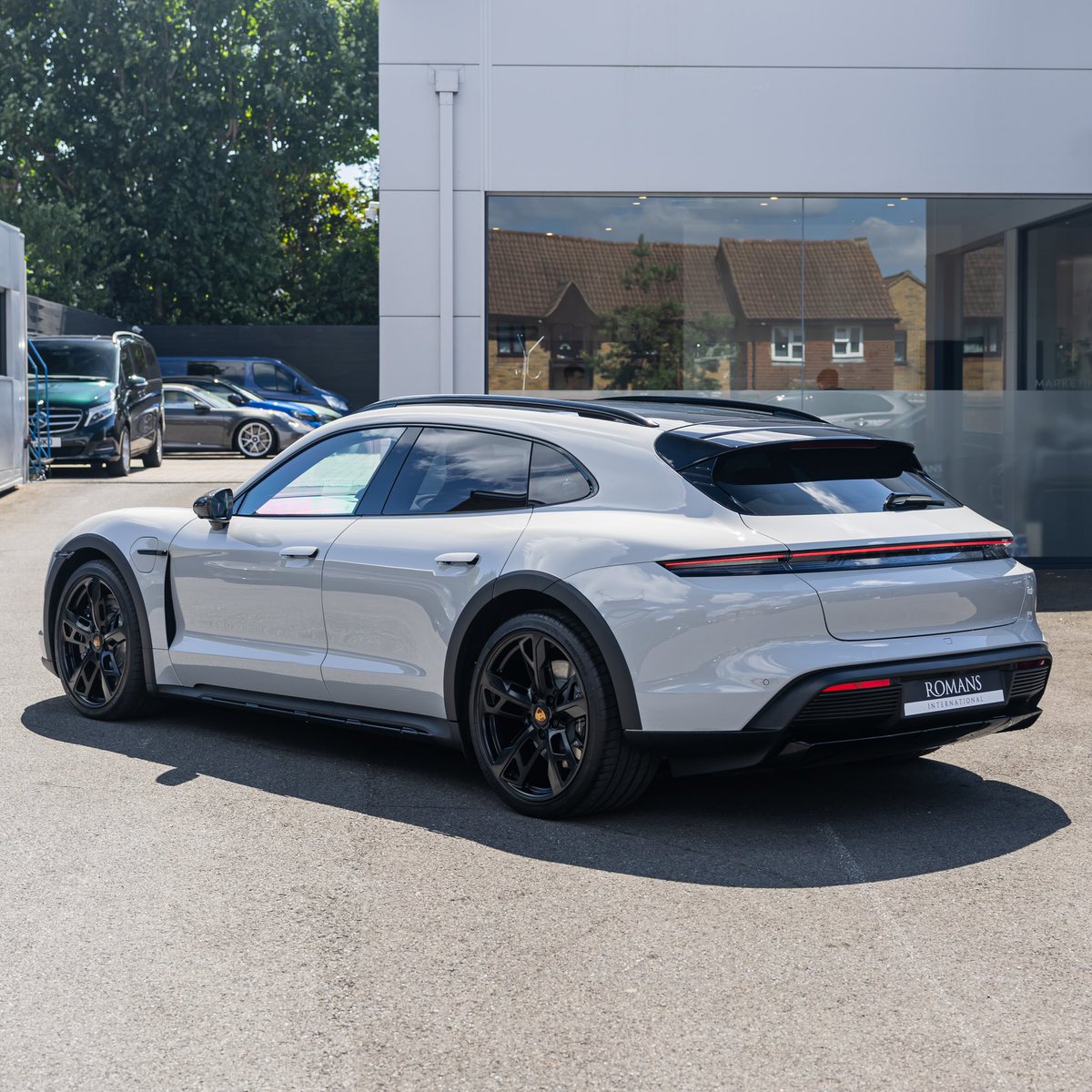 RomansCars's tweet photo. How’s this for some heavy depreciation.

- Cost new £141,612 (1 year ago)
- Only 700 miles
- Now £76,950

Amazing value for the next owner though!
#PorscheTaycan https://t.co/Z7AboBOtE6