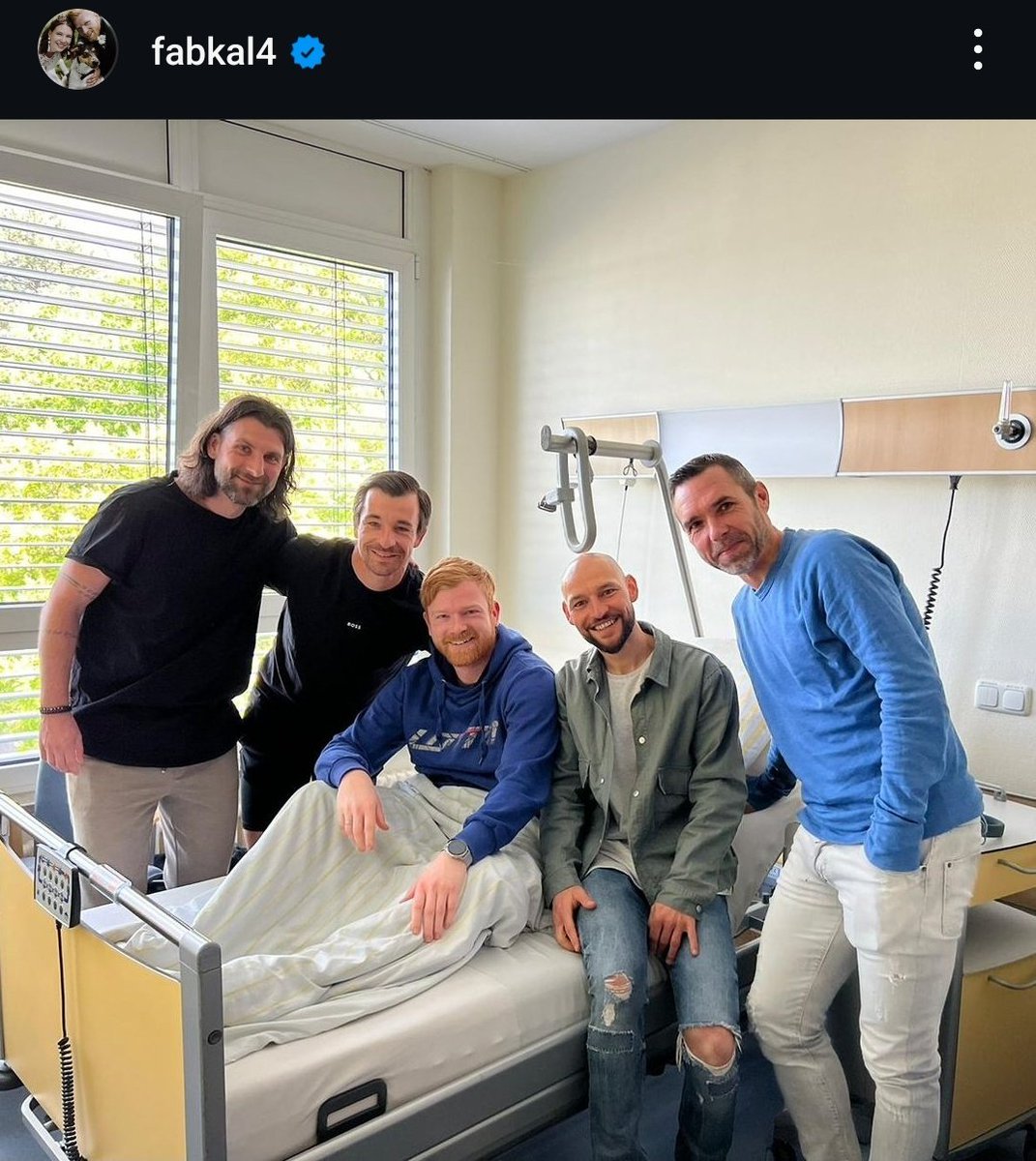 machtausschacht's tweet photo. Ex-Veilchen Fabian #Kalig hat heute via Instagram seine Erkrankung an Hodenkrebs öffentlich gemacht. Der Tumor wurde im Frühjahr entfernt.
Ehemalige Mitspieler und Freunde wie Tiffert, Männel, Riese und Lenk hatten ihn besucht.
Gute Besserung, Foxer! https://t.co/dvwJ9q9Jcq