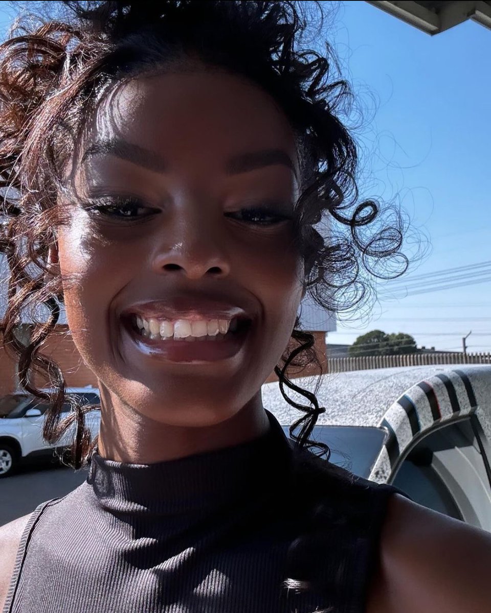 unclescrooch's tweet photo. Soweto to the World!🇳🇬🇿🇦 She’s South African 👑 https://t.co/PRl89a5D0i